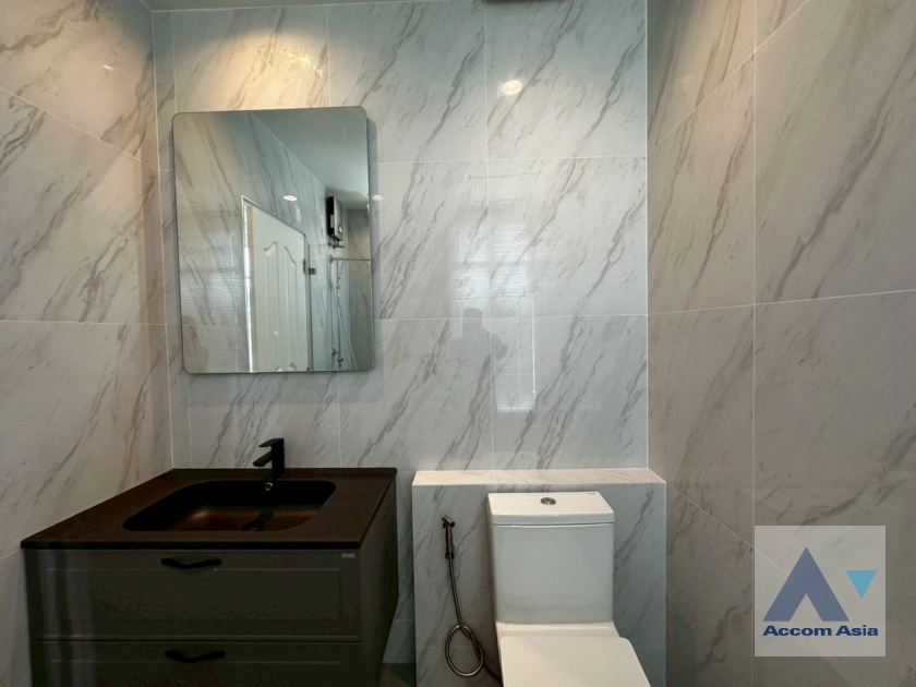 37  4 br House For Sale in Sukhumvit ,Bangkok BTS Thong Lo at Baan Klang Krung Thonglor AA20983