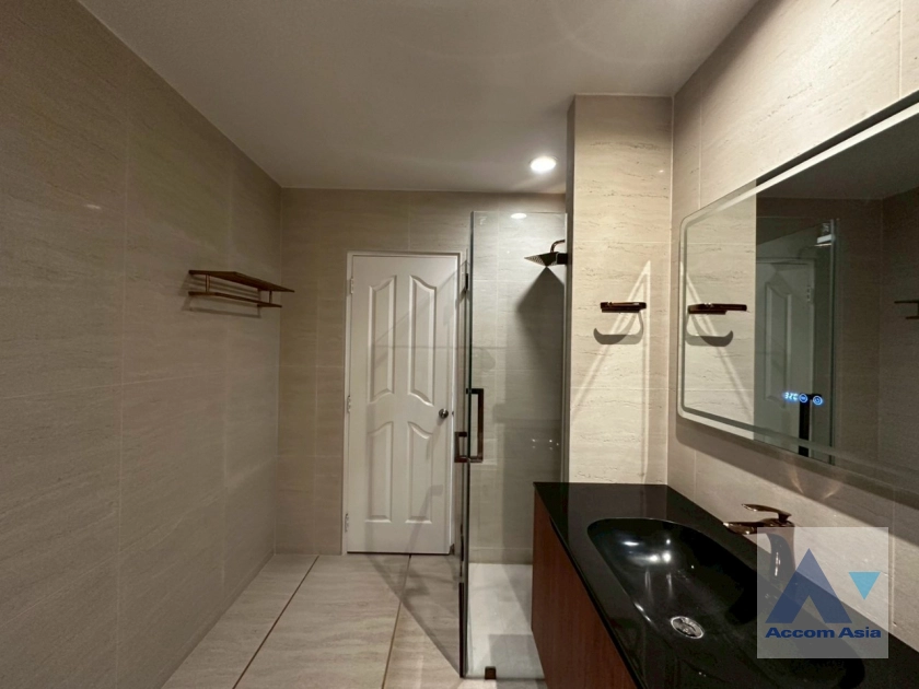 25  4 br House For Sale in Sukhumvit ,Bangkok BTS Thong Lo at Baan Klang Krung Thonglor AA20983