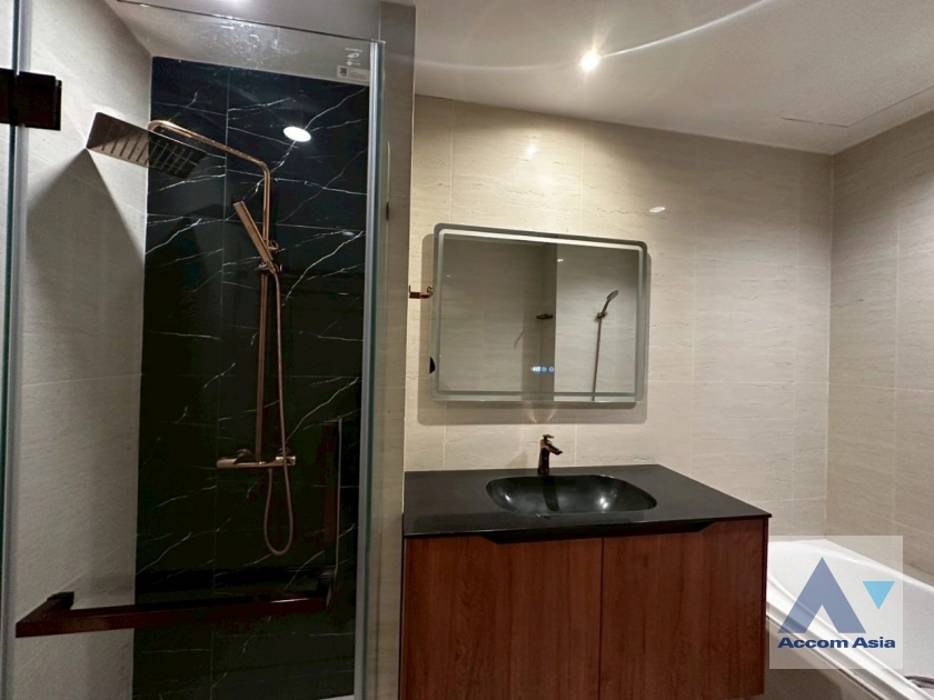 32  4 br House For Sale in Sukhumvit ,Bangkok BTS Thong Lo at Baan Klang Krung Thonglor AA20983