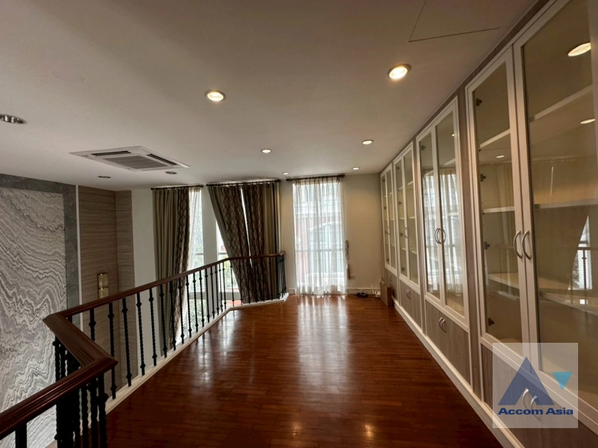 10  4 br House For Sale in Sukhumvit ,Bangkok BTS Thong Lo at Baan Klang Krung Thonglor AA20983