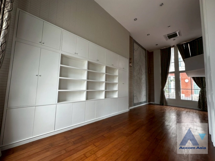 21  4 br House For Sale in Sukhumvit ,Bangkok BTS Thong Lo at Baan Klang Krung Thonglor AA20983