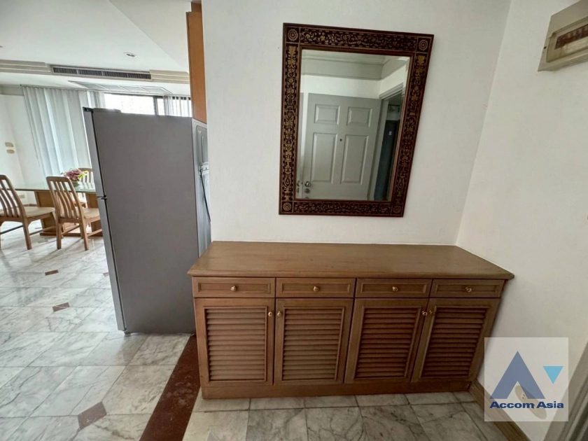 8  2 br Apartment For Rent in Sathorn ,Bangkok BTS Surasak at Low rise Apartment Building AA20989