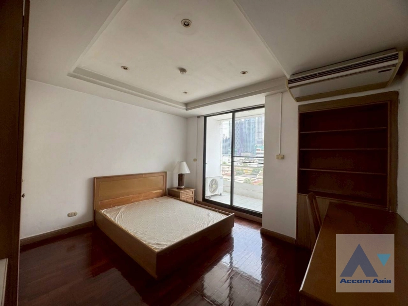 12  2 br Apartment For Rent in Sathorn ,Bangkok BTS Surasak at Low rise Apartment Building AA20989