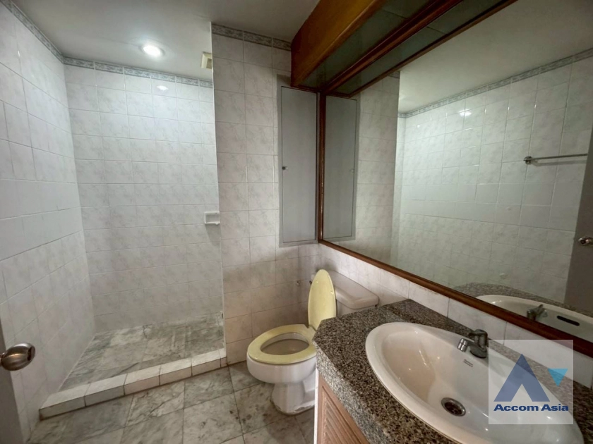 15  2 br Apartment For Rent in Sathorn ,Bangkok BTS Surasak at Low rise Apartment Building AA20989