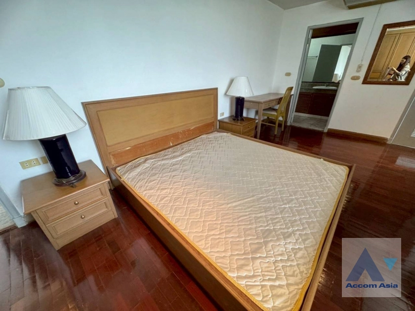 17  2 br Apartment For Rent in Sathorn ,Bangkok BTS Surasak at Low rise Apartment Building AA20989
