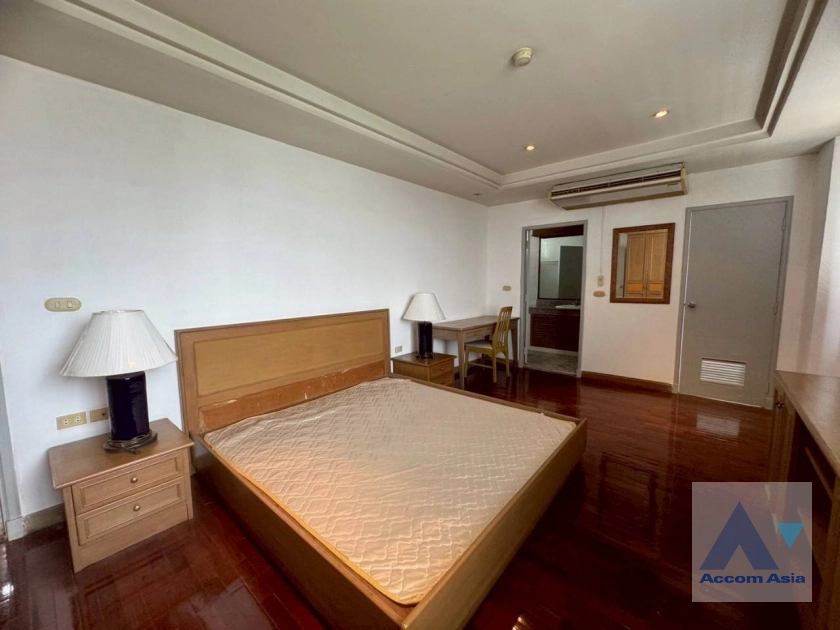 19  2 br Apartment For Rent in Sathorn ,Bangkok BTS Surasak at Low rise Apartment Building AA20989