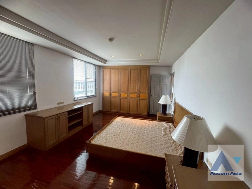 10  2 br Apartment For Rent in Sathorn ,Bangkok BTS Surasak at Low rise Apartment Building AA20989