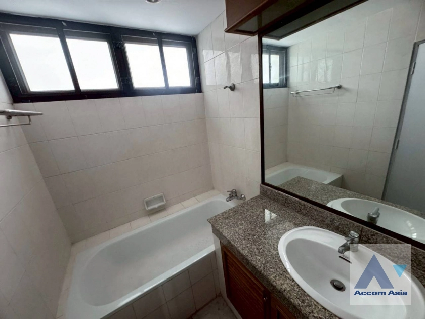 20  2 br Apartment For Rent in Sathorn ,Bangkok BTS Surasak at Low rise Apartment Building AA20989