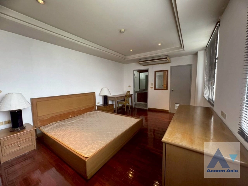 11  2 br Apartment For Rent in Sathorn ,Bangkok BTS Surasak at Low rise Apartment Building AA20989