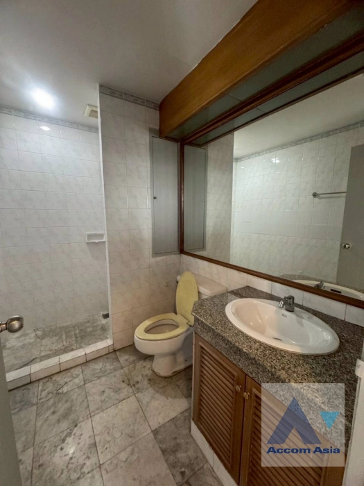 22  2 br Apartment For Rent in Sathorn ,Bangkok BTS Surasak at Low rise Apartment Building AA20989