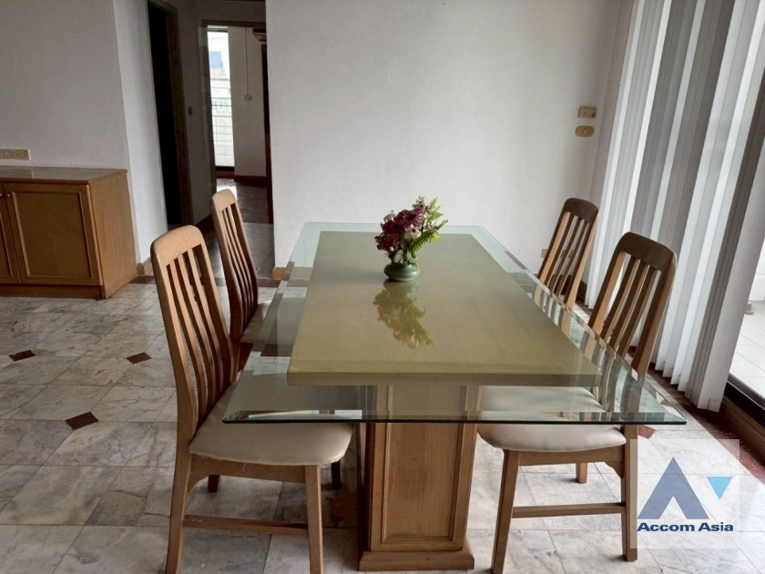 5  2 br Apartment For Rent in Sathorn ,Bangkok BTS Surasak at Low rise Apartment Building AA20989