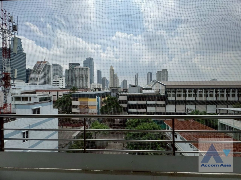 24  2 br Apartment For Rent in Sathorn ,Bangkok BTS Surasak at Low rise Apartment Building AA20989