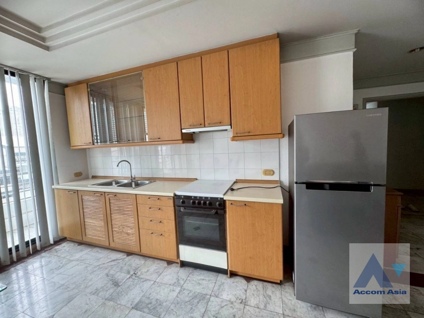 6  2 br Apartment For Rent in Sathorn ,Bangkok BTS Surasak at Low rise Apartment Building AA20989