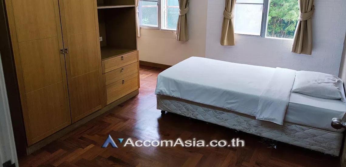9  3 br Apartment For Rent in Sathorn ,Bangkok MRT Khlong Toei at Low rise Building AA21001