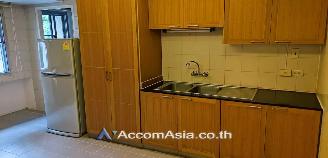 6  3 br Apartment For Rent in Sathorn ,Bangkok MRT Khlong Toei at Low rise Building AA21001