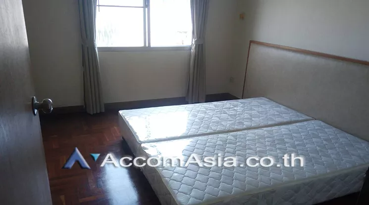 4  3 br Apartment For Rent in Sathorn ,Bangkok MRT Khlong Toei at Low rise Building AA21002