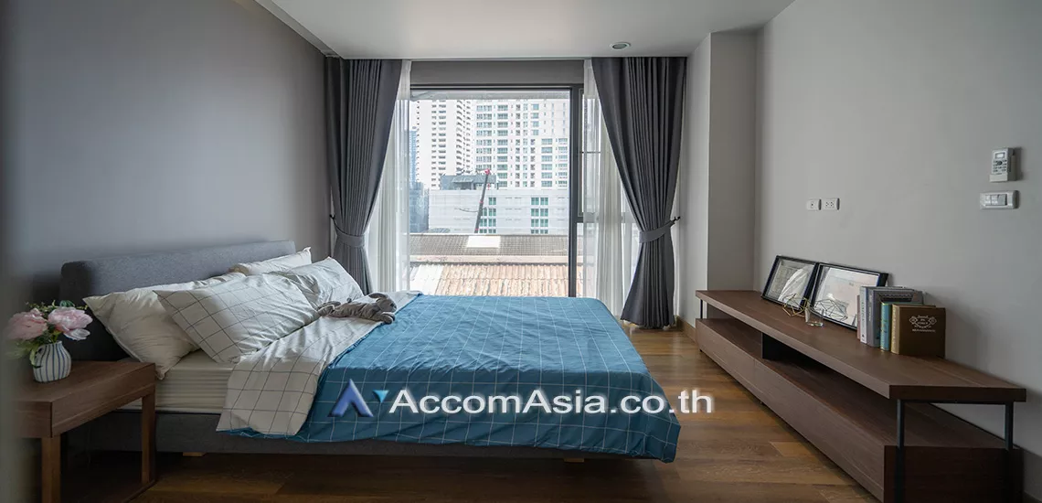 Pet friendly |  3 Bedrooms  Apartment For Rent in Sukhumvit, Bangkok  near BTS Phrom Phong (AA21016)
