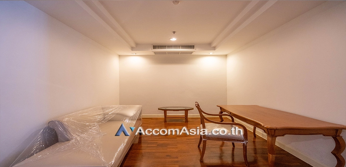  3 Bedrooms  Apartment For Rent in Sukhumvit, Bangkok  near BTS Thong Lo (AA21021)
