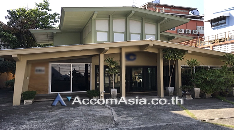 unitHome Office | Unique standalone home with large layout in Sathorn (AA21045)