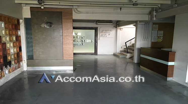 unitHome Office | Unique standalone home with large layout in Sathorn (AA21045)