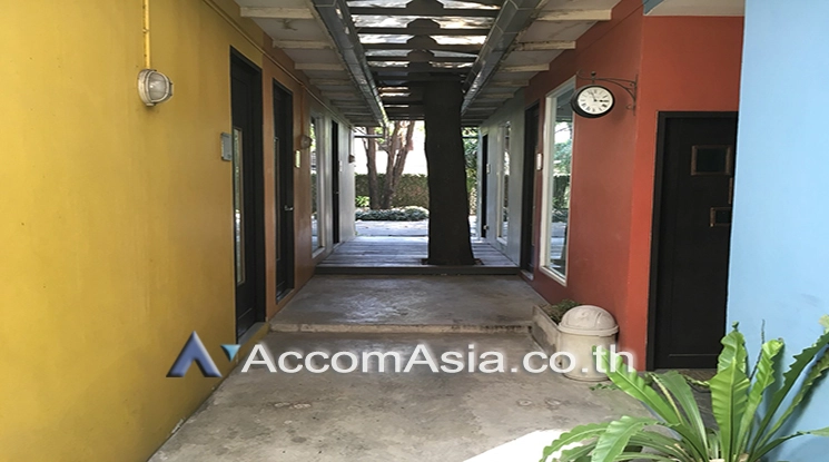 unitHome Office | Unique standalone home with large layout in Sathorn (AA21045)