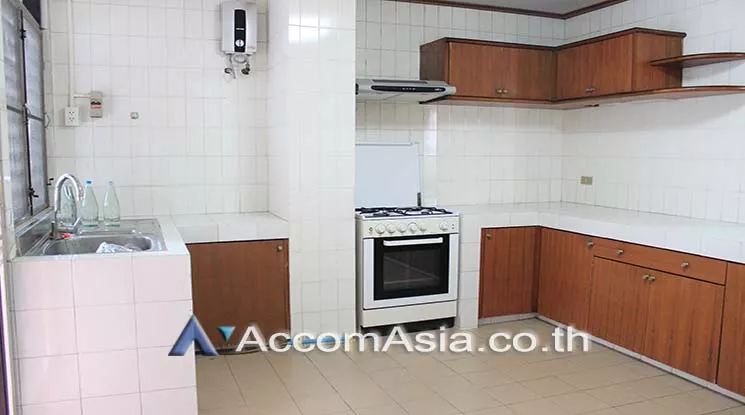 unit 3 Bedrooms  Apartment For Rent & Sale in Sukhumvit, Bangkok  near BTS Phrom Phong (AA21049)