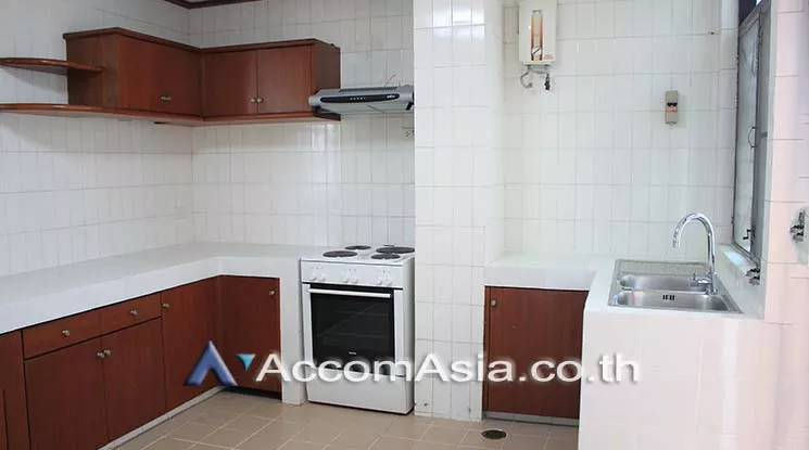 unit 3 Bedrooms  Apartment For Rent in Sukhumvit, Bangkok  near BTS Phrom Phong (AA21050)