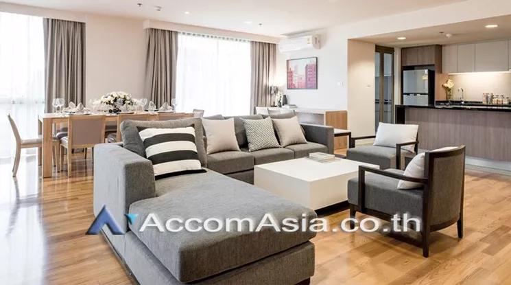  3 Bedrooms  Apartment For Rent in Sukhumvit, Bangkok  near BTS Phrom Phong (AA21059)