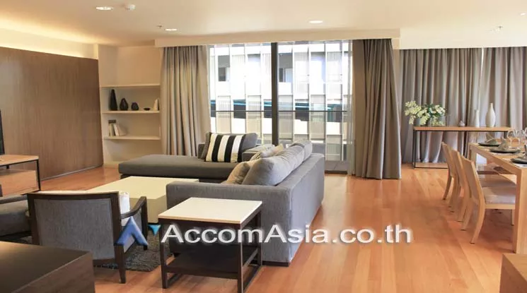  3 Bedrooms  Apartment For Rent in Sukhumvit, Bangkok  near BTS Phrom Phong (AA21059)