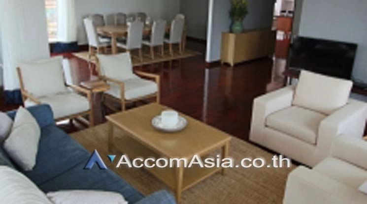 unit 4 Bedrooms  Apartment For Rent in Silom, Bangkok  near BTS Surasak (10316)