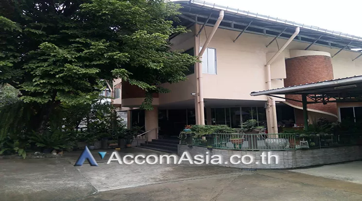 Home Office |  4 Bedrooms  House For Rent in Sathorn, Bangkok  near MRT Khlong Toei (AA21088)