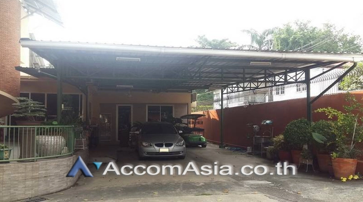 20  4 br House for rent and sale in Sathorn ,Bangkok MRT Khlong Toei AA21088