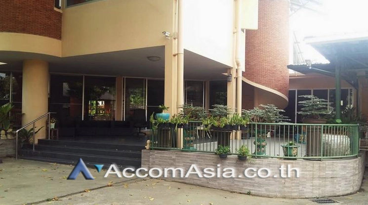 21  4 br House for rent and sale in Sathorn ,Bangkok MRT Khlong Toei AA21088