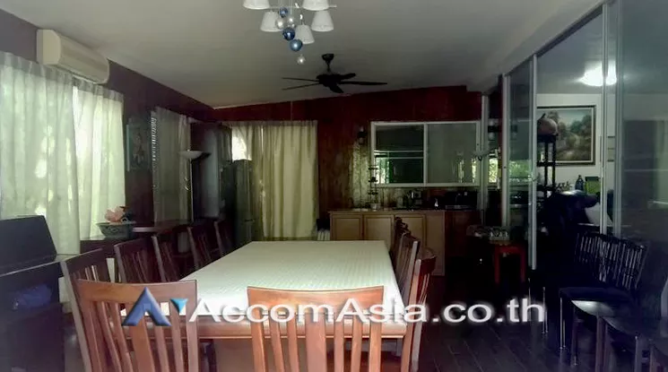 5  4 br House For Rent in sathorn ,Bangkok MRT Khlong Toei AA21088