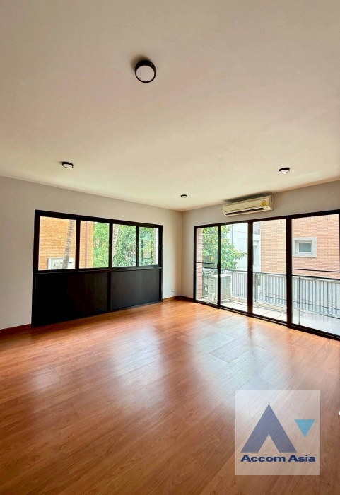 13  4 br House For Sale in Ramkhamhaeng ,Bangkok MRT Si Kritha at Baan Issara Rama 9 AA21095