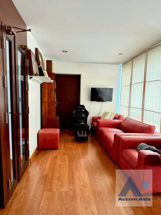 8  4 br House For Sale in Ramkhamhaeng ,Bangkok MRT Si Kritha at Baan Issara Rama 9 AA21095