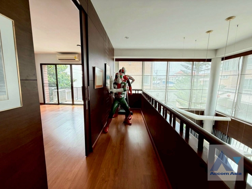 7  4 br House For Sale in Ramkhamhaeng ,Bangkok MRT Si Kritha at Baan Issara Rama 9 AA21095