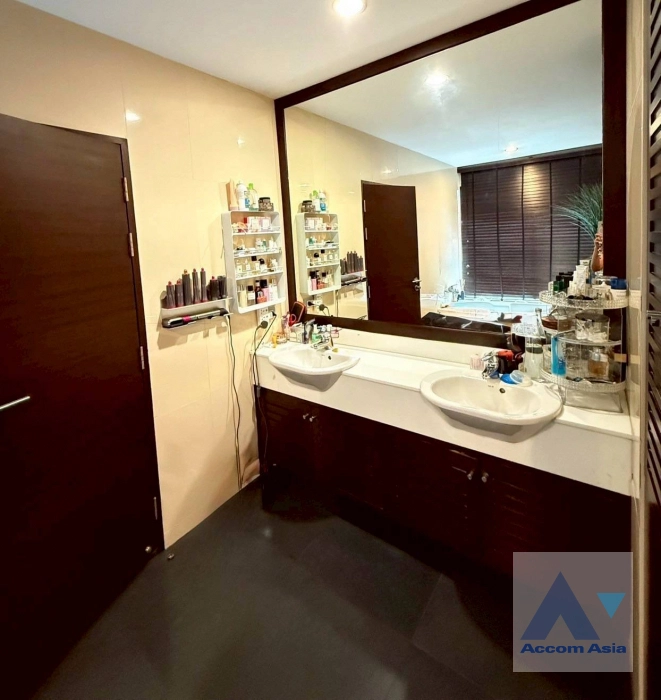 17  4 br House For Sale in Ramkhamhaeng ,Bangkok MRT Si Kritha at Baan Issara Rama 9 AA21095