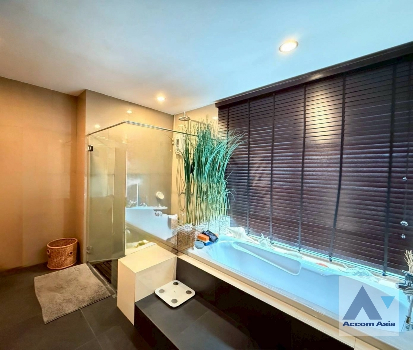 15  4 br House For Sale in Ramkhamhaeng ,Bangkok MRT Si Kritha at Baan Issara Rama 9 AA21095