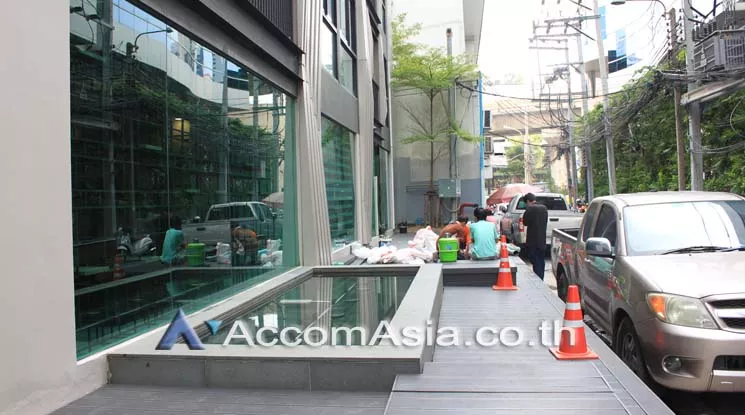 8  Studio Retail / Showroom For Rent in Ratchadaphisek ,Bangkok  AA21099