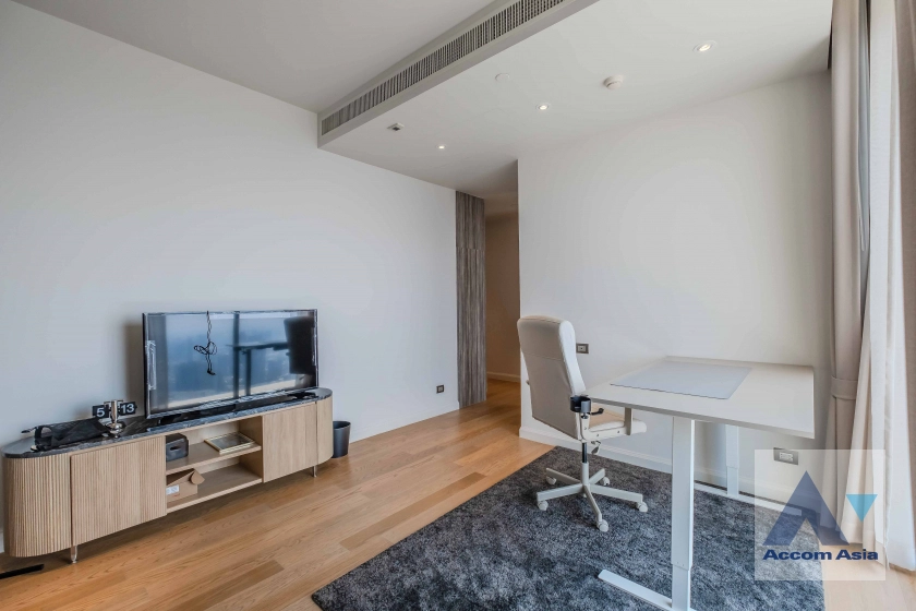 15  4 br Condominium for rent and sale in Charoen Nakhon ,Bangkok BTS Krung Thon Buri at Magnolias Waterfront Residences AA21100