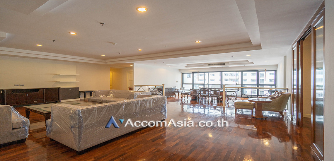  3 Bedrooms  Apartment For Rent in Sukhumvit, Bangkok  near BTS Thong Lo (AA21131)