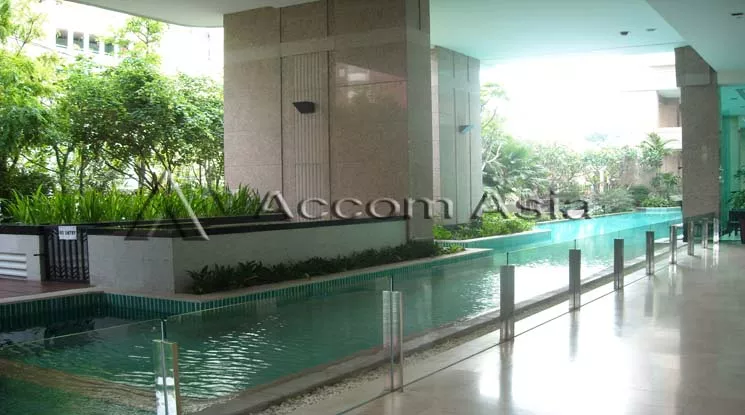  2 Bedrooms  Condominium For Sale in Ploenchit, Bangkok  near BTS Chitlom (AA21133)