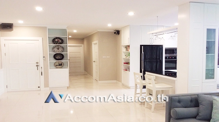 unit 7 Bedrooms  Townhouse For Rent & Sale in Sukhumvit, Bangkok  near BTS Phra khanong (AA21165)