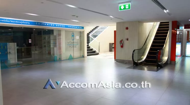 unit Retail / showroom For Rent in Sukhumvit, Bangkok  near BTS Ekkamai (AA21198)
