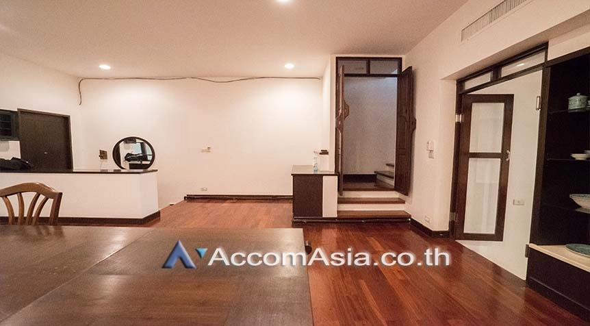 unit 3 Bedrooms  Townhouse For Rent in Sukhumvit, Bangkok  near MRT Phetchaburi (AA21208)