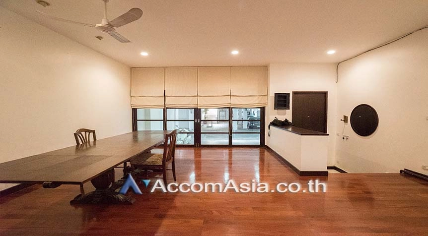 unit 3 Bedrooms  Townhouse For Rent in Sukhumvit, Bangkok  near MRT Phetchaburi (AA21208)