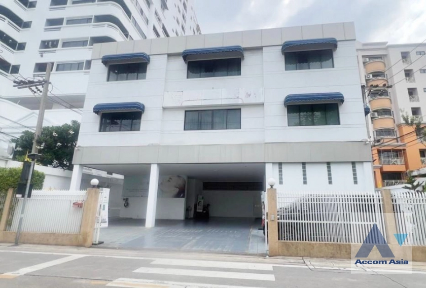  2  Shophouse for rent and sale in Sukhumvit ,Bangkok BTS Phrom Phong AA21216