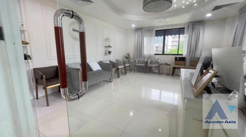  1  Shophouse for rent and sale in Sukhumvit ,Bangkok BTS Phrom Phong AA21216