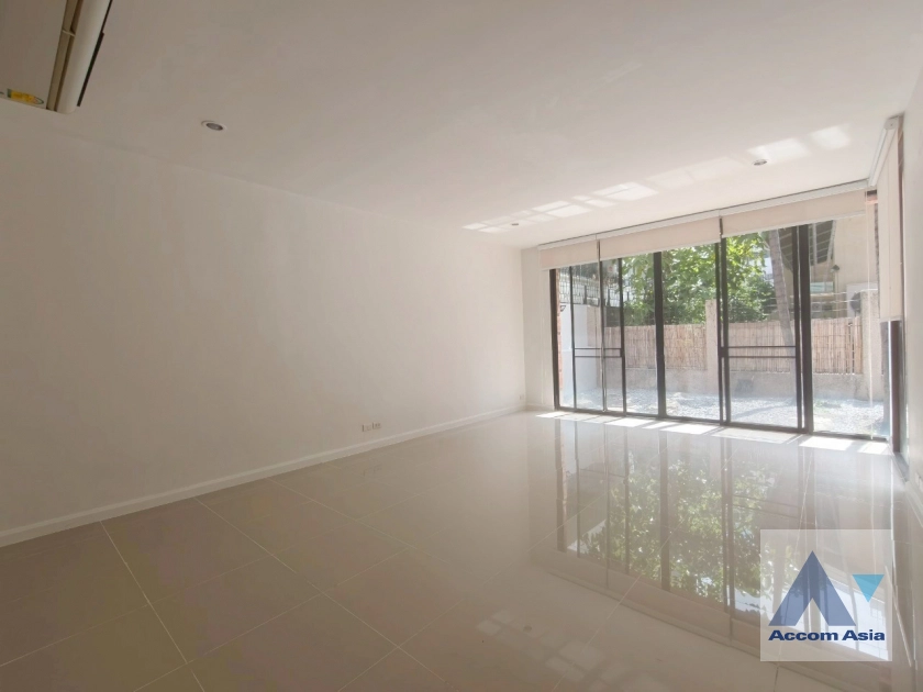 unitPet friendly |  Fully fitted Townhouse for rent ONLY 750m. To BTS Thong lo (11000701)